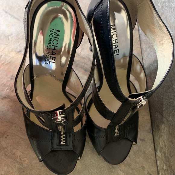 Michael Kors Sandals - Picture 2 of 4